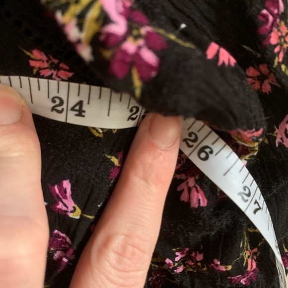 TORRID size 3 22/24 Black Floral Long sleeve top - Picture 7 of 7